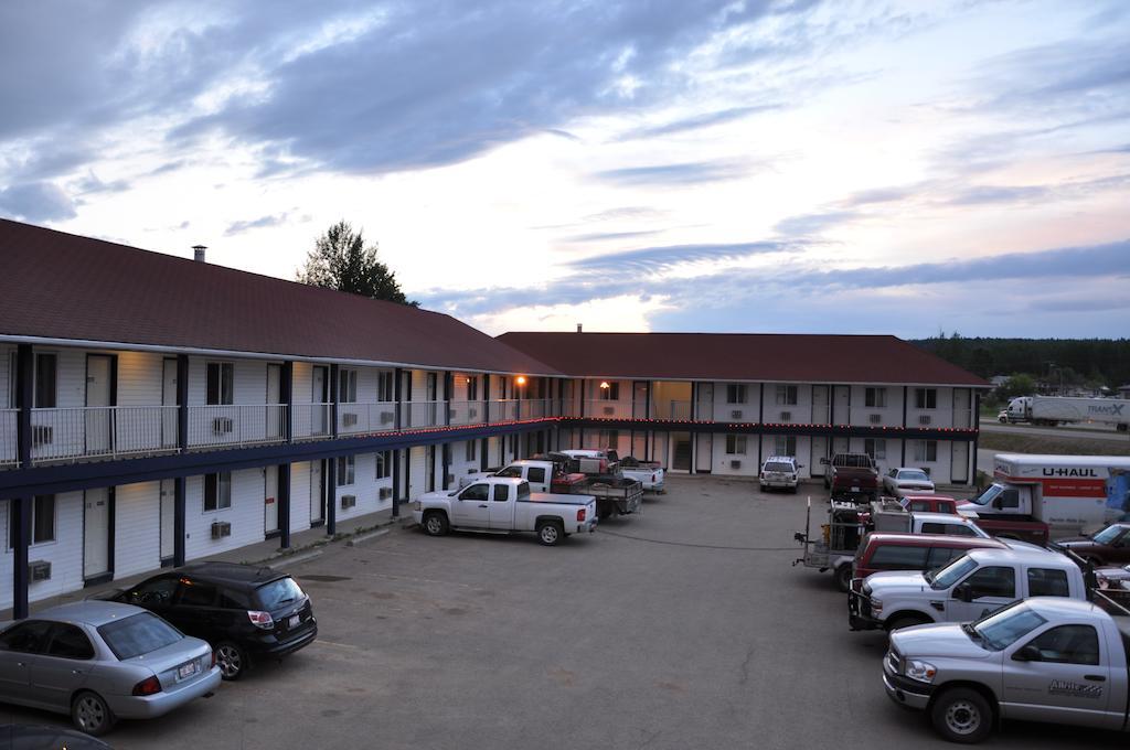 Blue Bell Inn Форт-Нельсон Екстер'єр фото